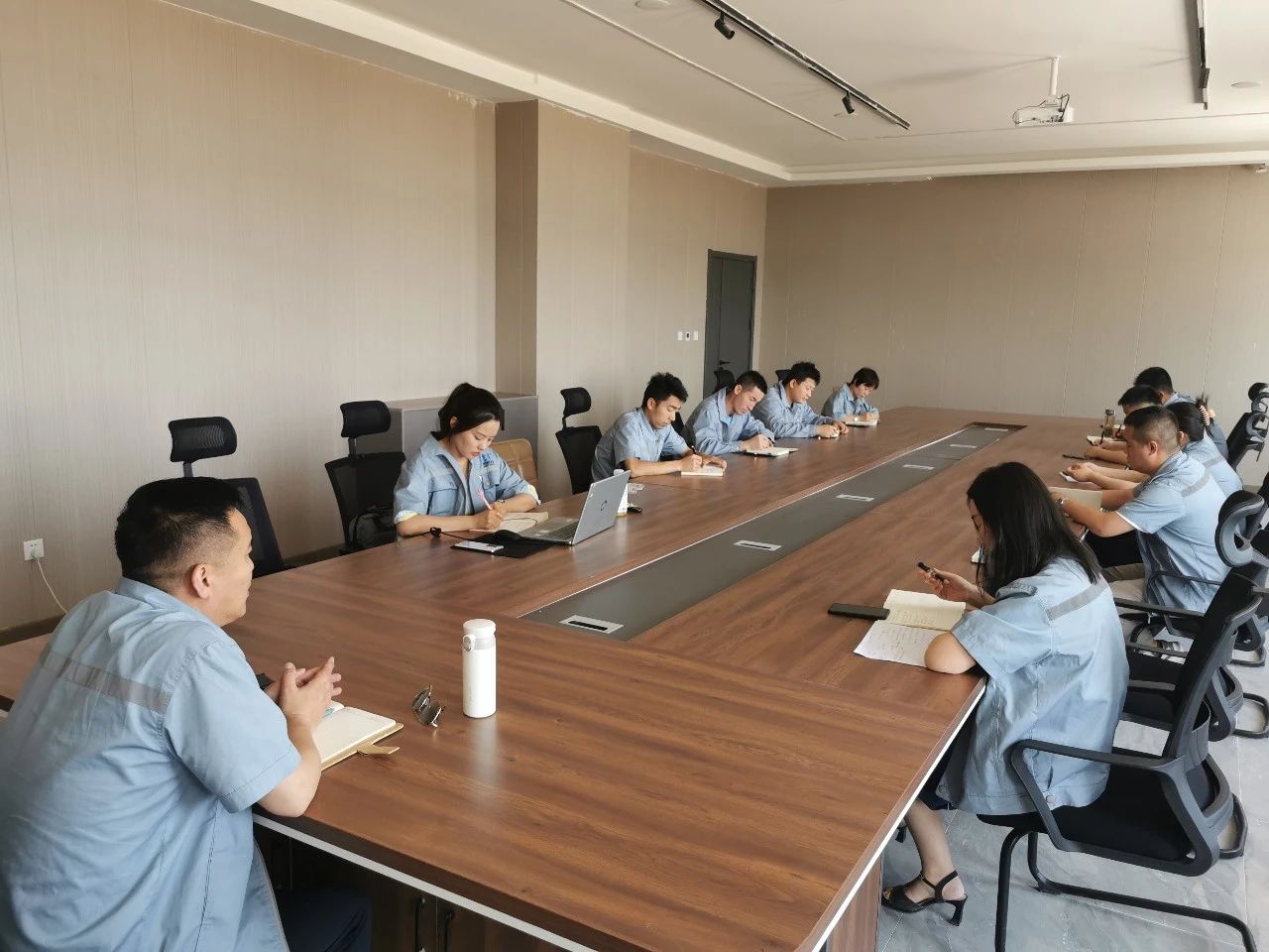 【聚人心，提士气】关于昌吉公司经营及厂区建设等事项的会议顺利召开
